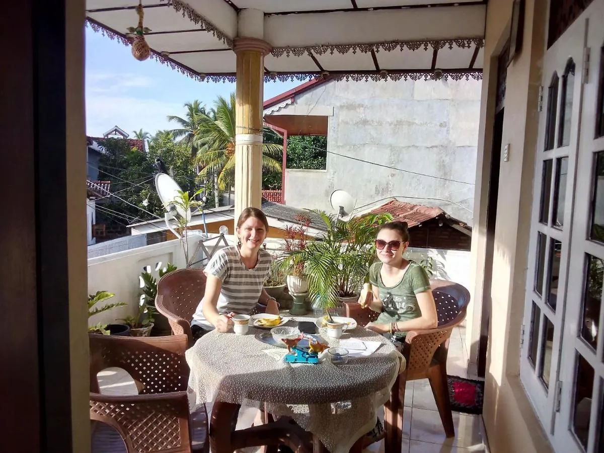 Randi Homestay 니곰보 B&B