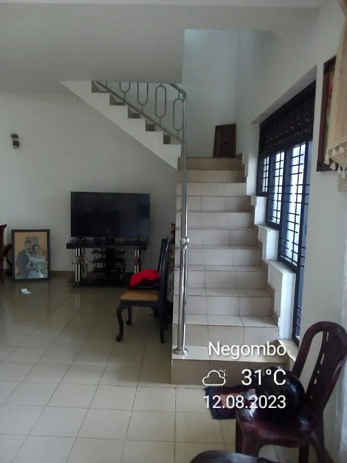 Randi Homestay 니곰보