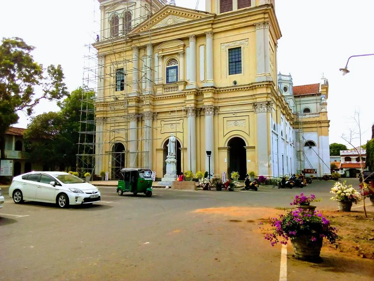 Randi Homestay 니곰보