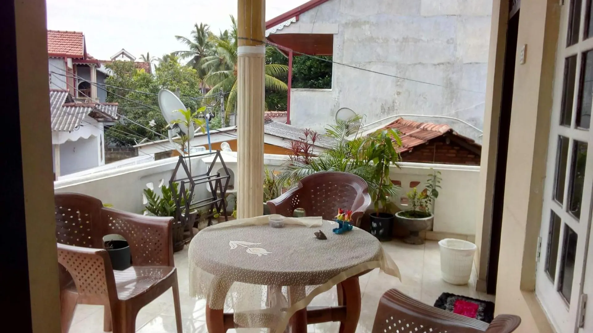 Randi Homestay 니곰보
